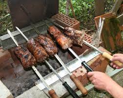 fazendo churrasco